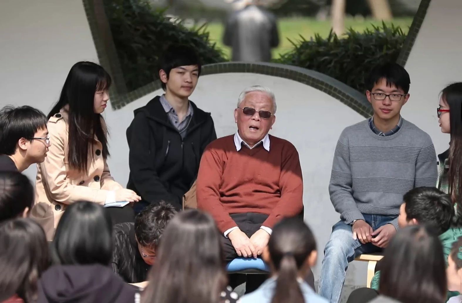 关工委老师与同学们座谈