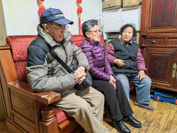 图21、看望陈佩丽老师 图21、看望陈佩丽老师